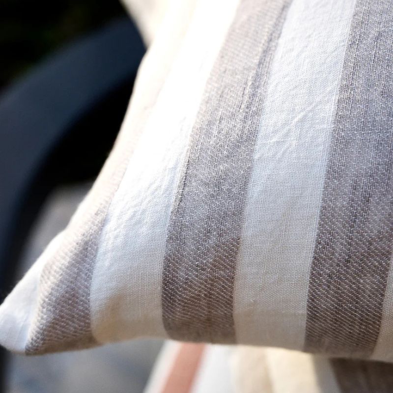 Santi Linen Outdoor Cushion 50x50cm - Natural/White