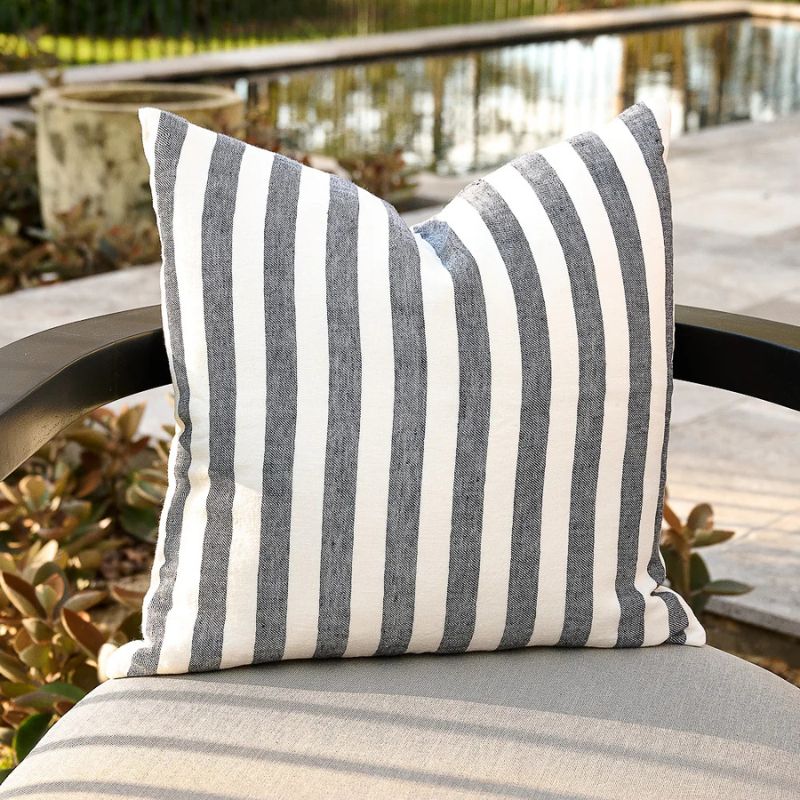 Santi Linen Outdoor Cushion 50x50cm - Navy/White