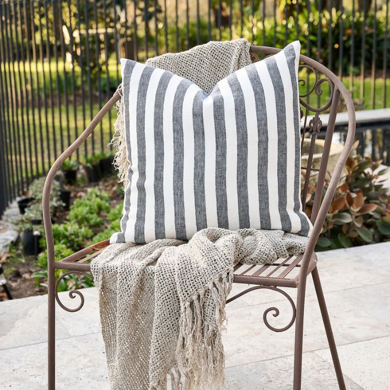 Santi Linen Outdoor Cushion 50x50cm - Navy/White
